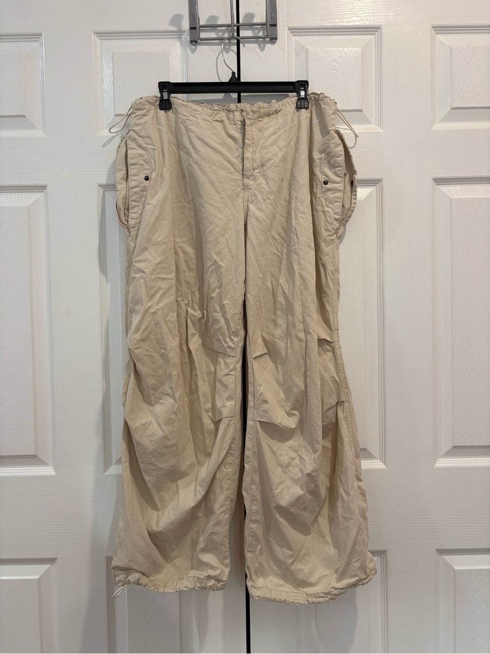 Women’s Wide-Leg Drawstring Cargo Pants — Cream